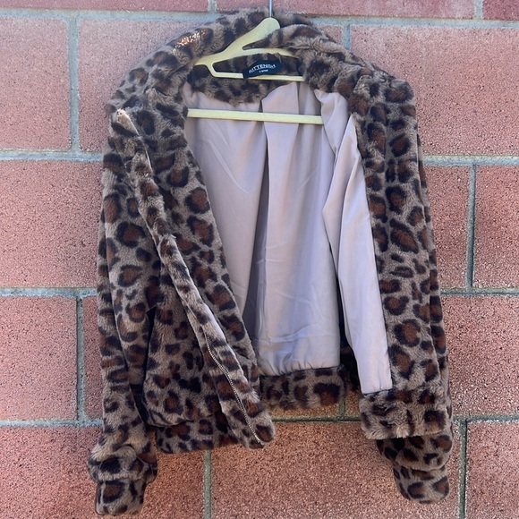 XS| Kittenish | Leopard 🐆 Print Oversized Fit Faux Coat - Picture 3 of 6